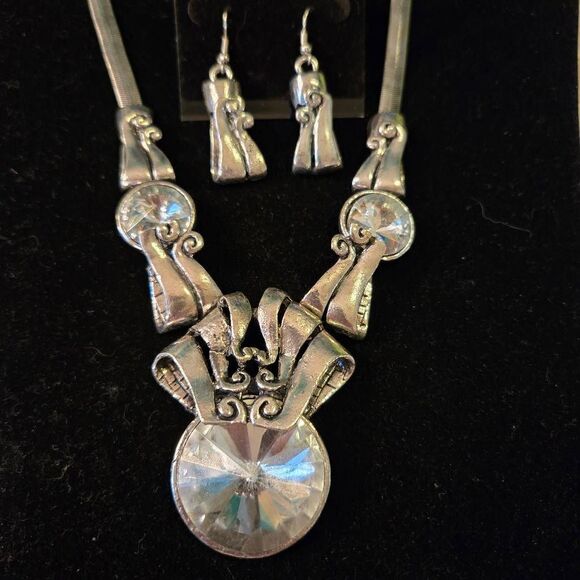 NWOT Silver Chunky Big Rhinestone Necklace + Earrings Set - Picture 2 of 10